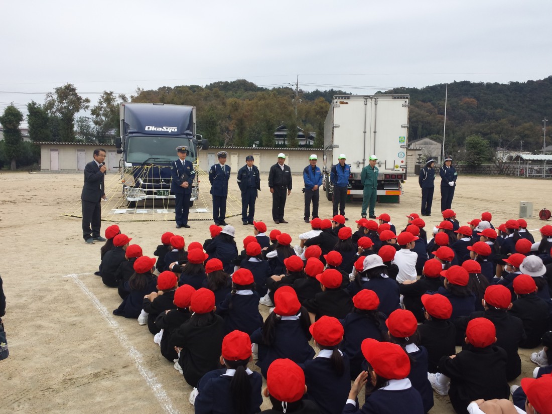 岡山市立甲浦小学校で交通安全教室を開催いたしました。