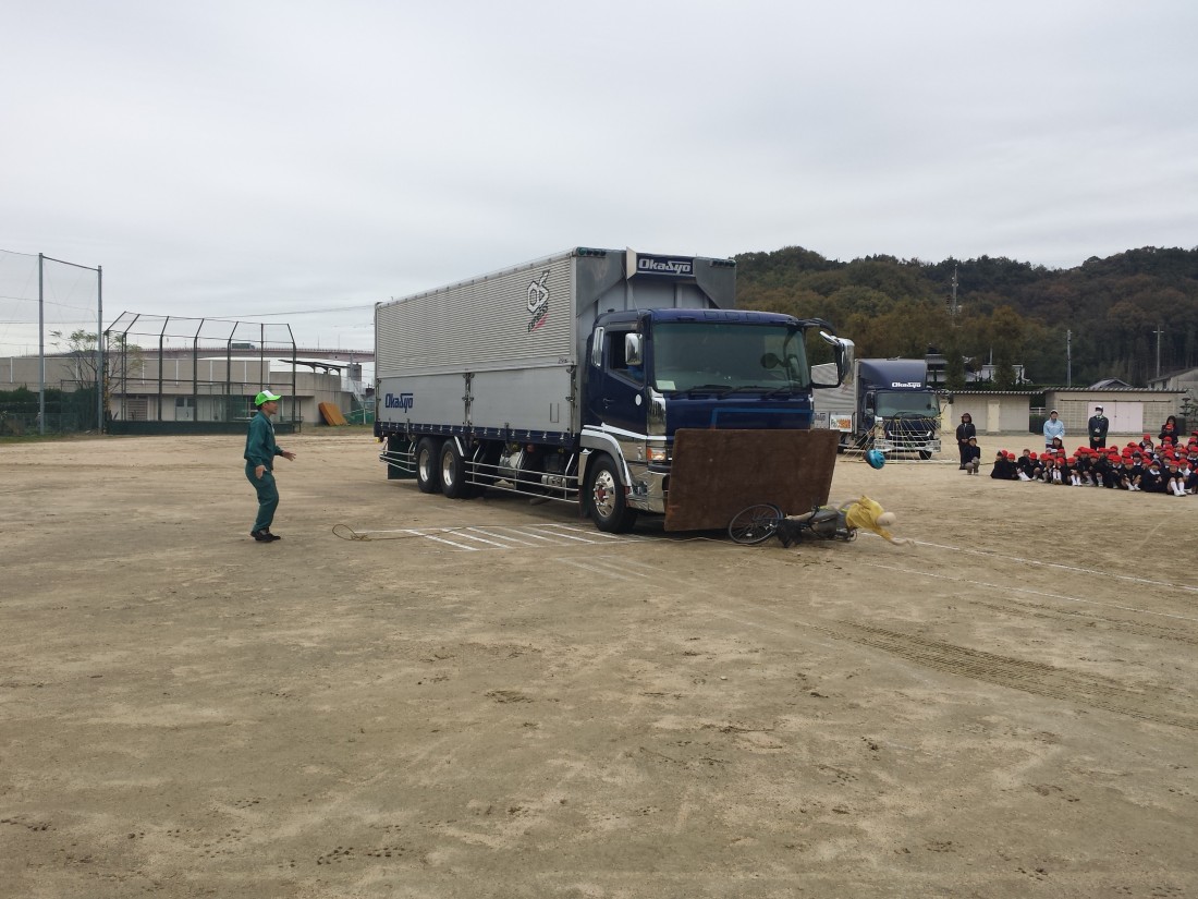 岡山市立甲浦小学校で交通安全教室を開催いたしました。