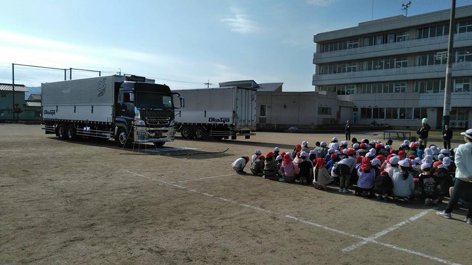 2017年11月15日岡山市中区操明小学校にて交通安全教室を開催