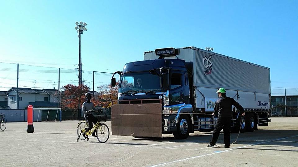 11月21日岡山市中区富山小学校にて初めての交通安全教室を開催