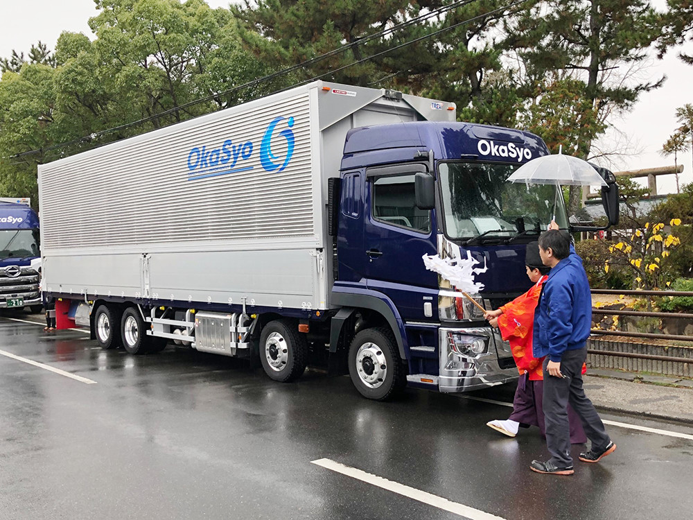 12月6日大型トラック納車